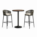 Juego de bar exterior de metal y madera con sillas de cuerda